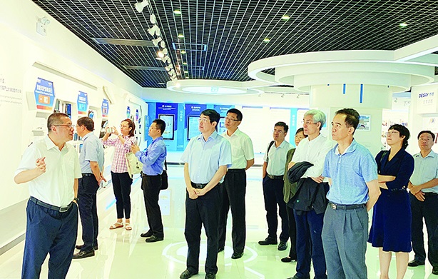 国家制造强国建设战略咨询委员会专家组到德赛调研